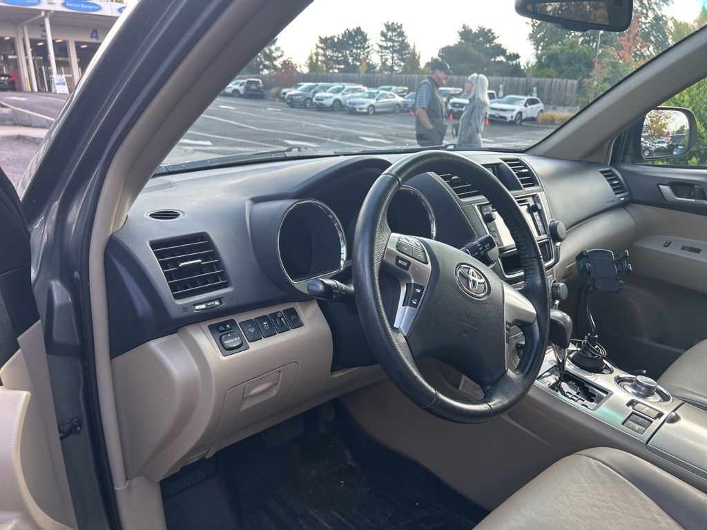 used 2013 Toyota Highlander car, priced at $14,992