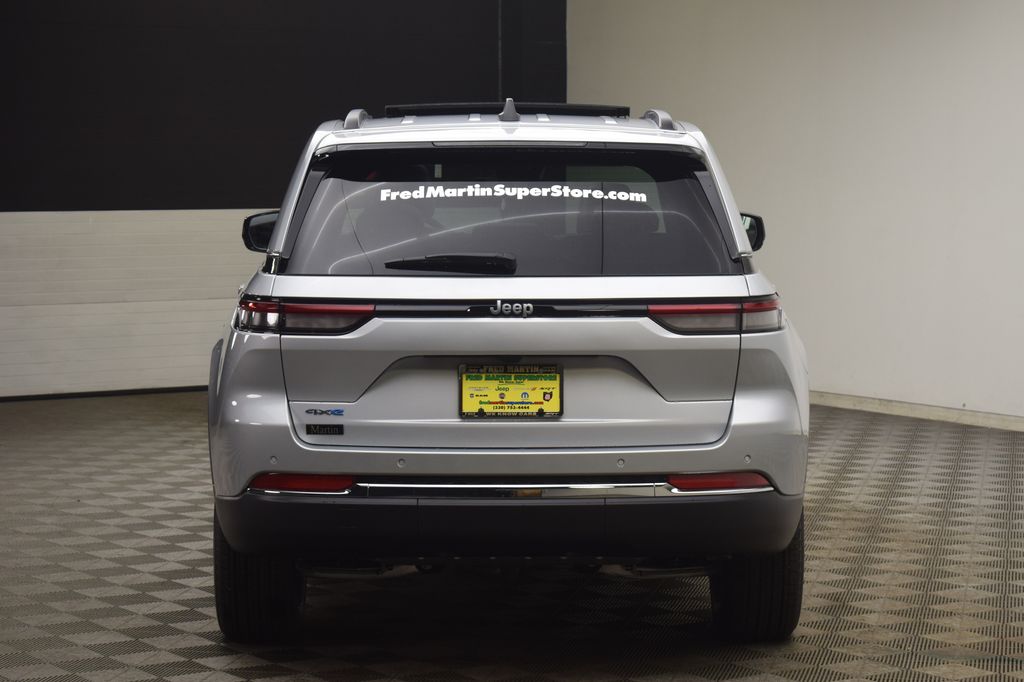 new 2025 Jeep Grand Cherokee car, priced at $52,550