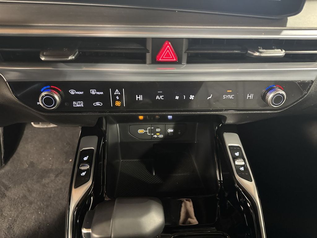 new 2025 Kia Sorento car, priced at $47,621
