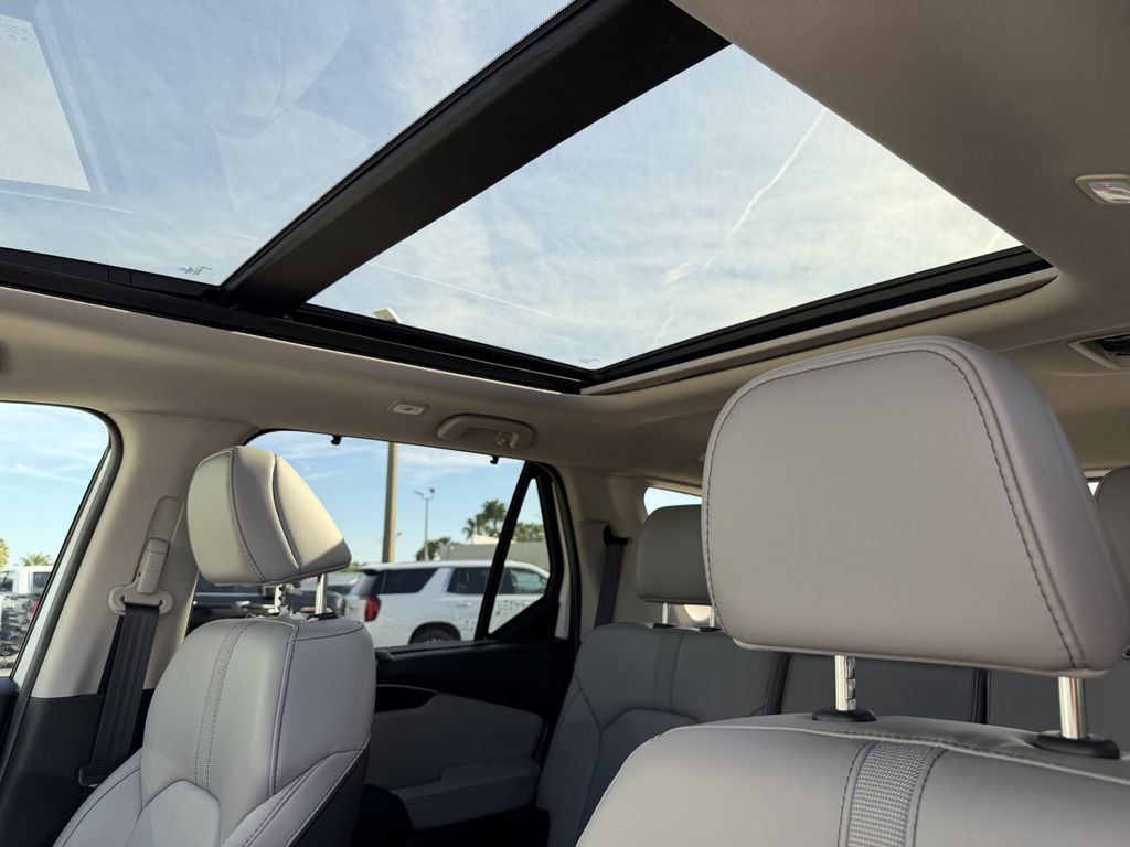 new 2025 Honda Pilot car, priced at $49,265