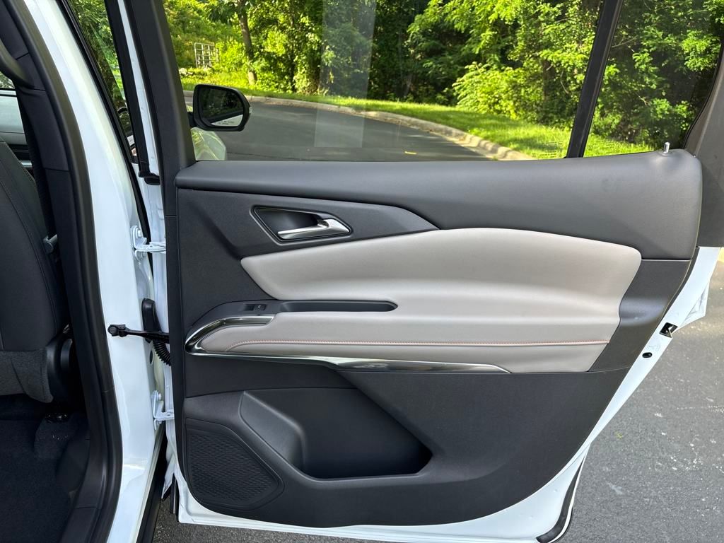 new 2025 Chevrolet Traverse car, priced at $44,695