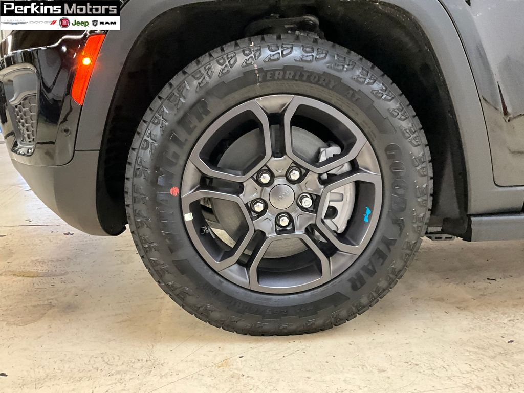 new 2025 Jeep Grand Cherokee car, priced at $65,815