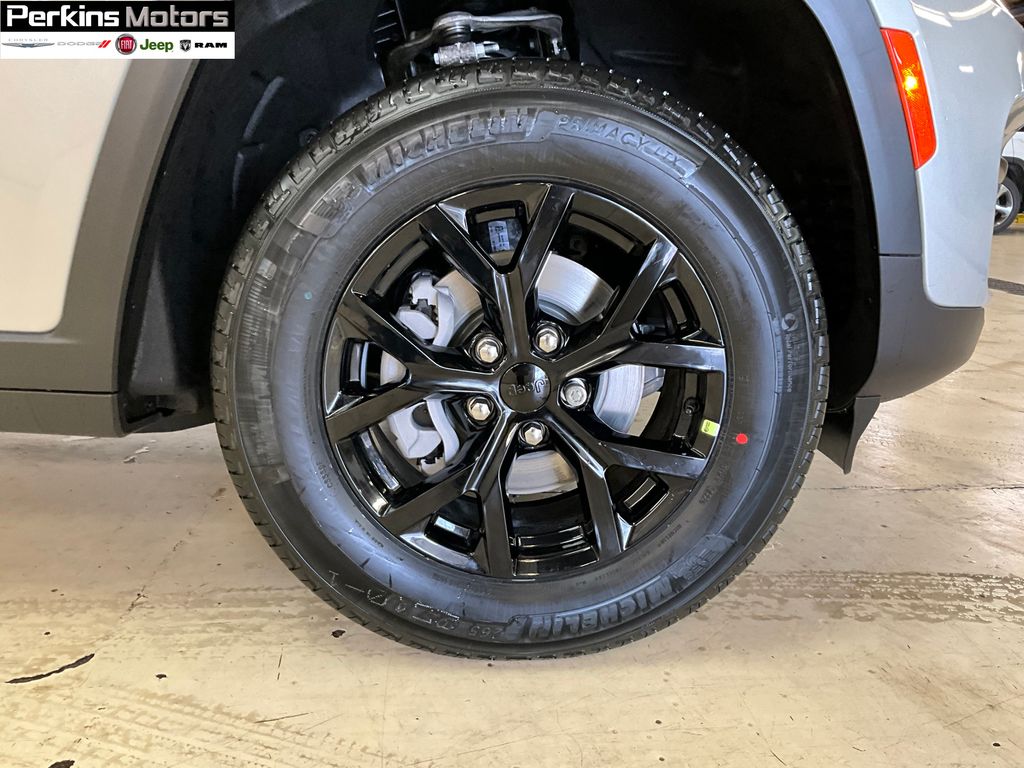 new 2025 Jeep Grand Cherokee car, priced at $43,994