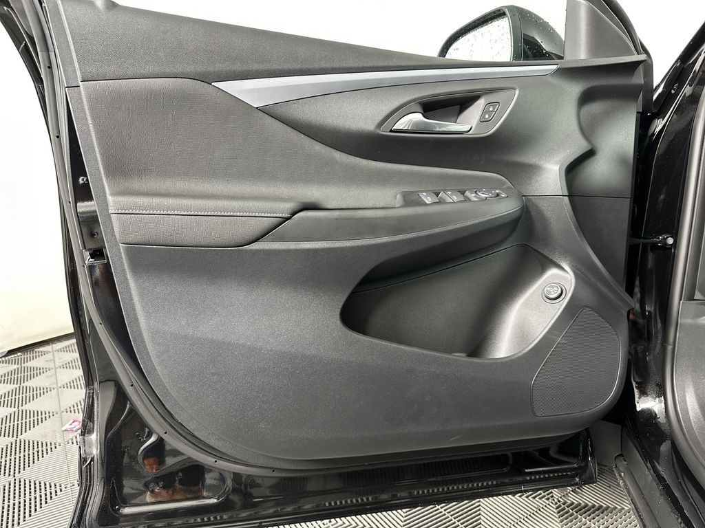 new 2025 Buick Envista car, priced at $27,375