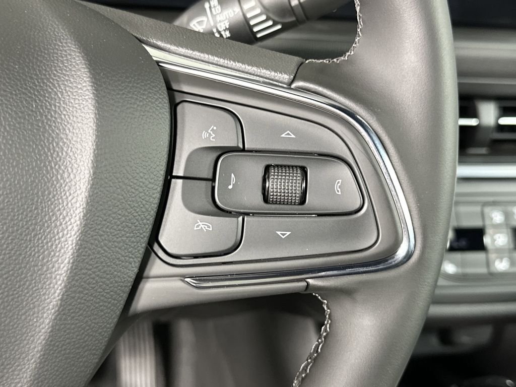 new 2025 Buick Envista car, priced at $27,375