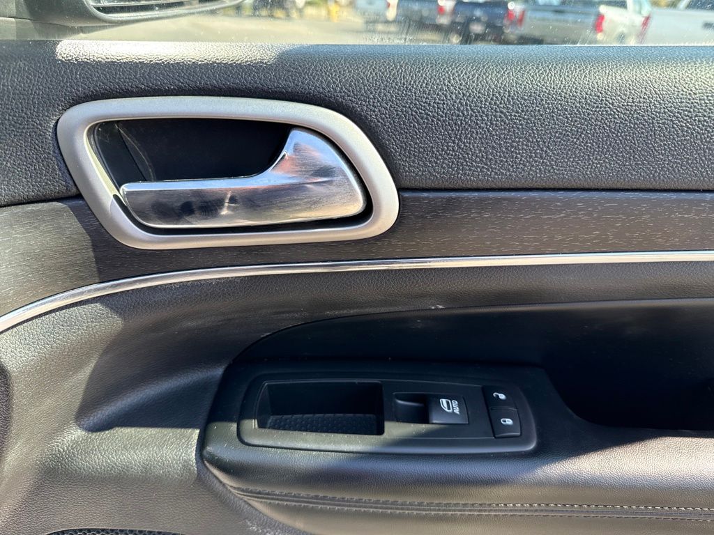 used 2018 Jeep Grand Cherokee car, priced at $20,215