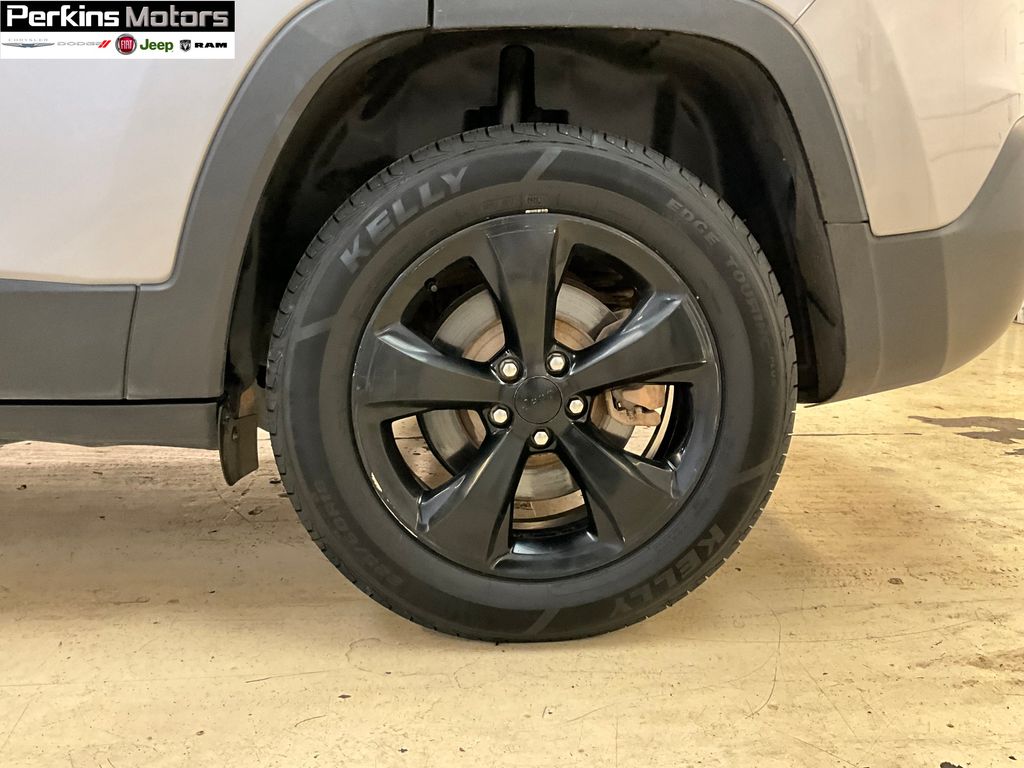 used 2018 Jeep Cherokee car, priced at $17,400