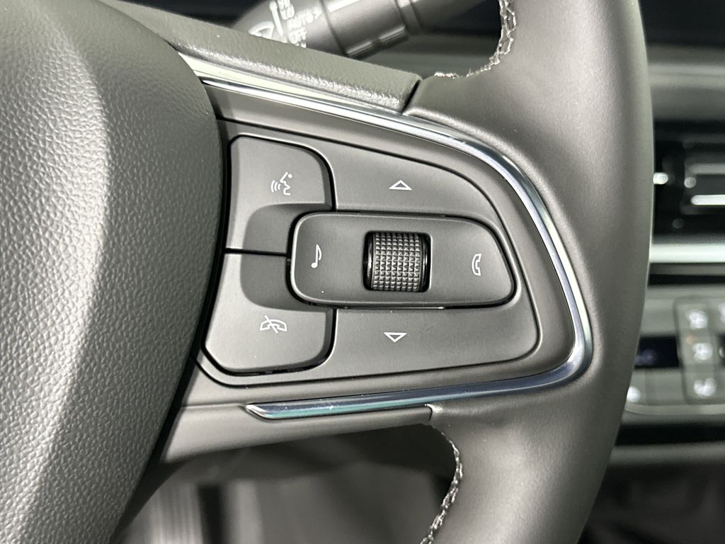 new 2025 Buick Envista car, priced at $29,075
