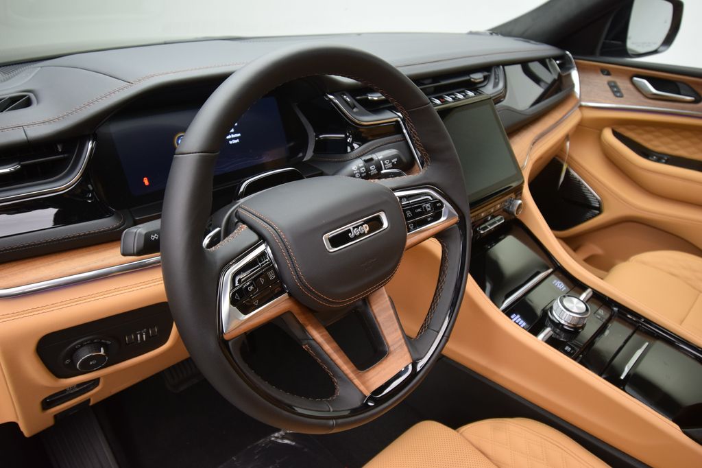 new 2025 Jeep Grand Cherokee L car, priced at $70,107