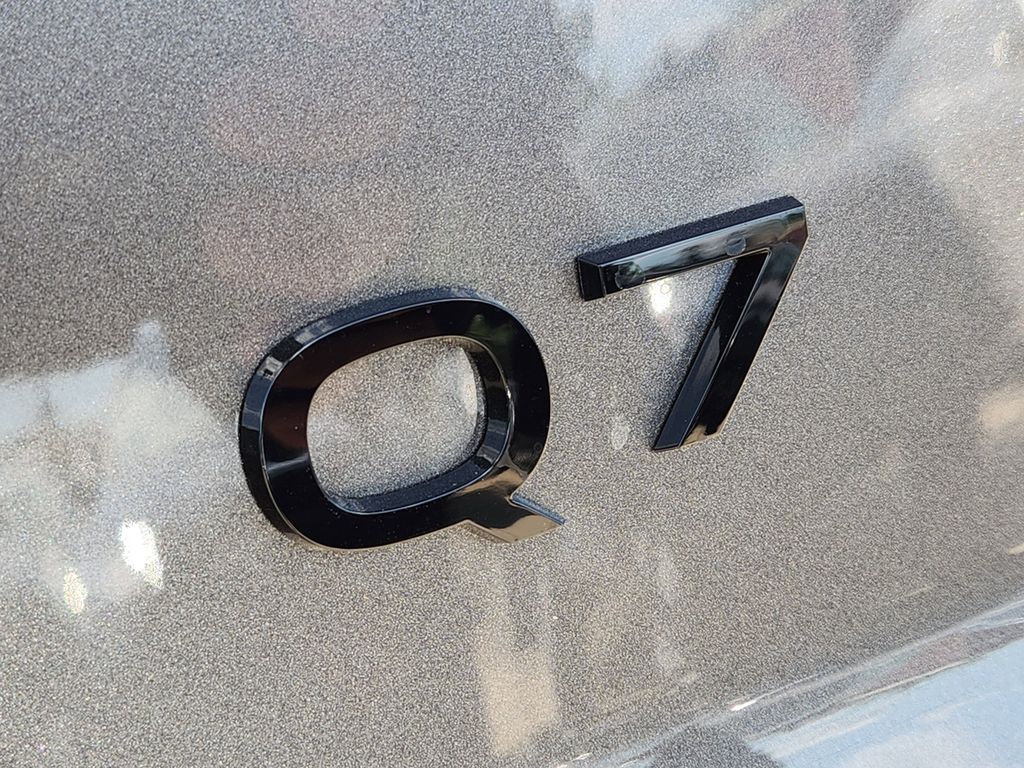 new 2025 Audi Q7 car, priced at $77,750