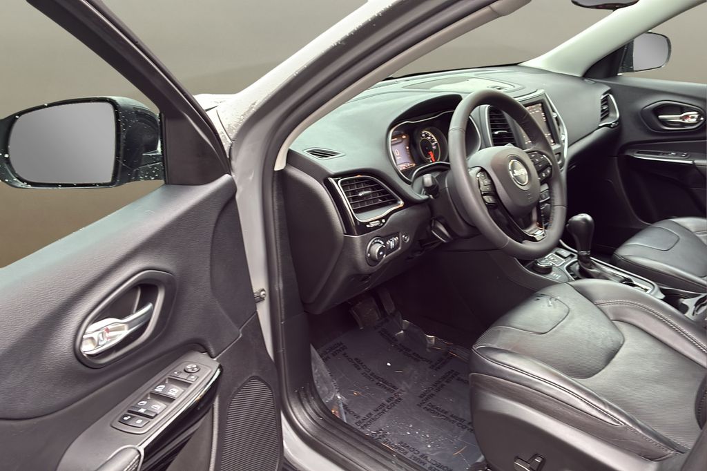 used 2023 Jeep Cherokee car, priced at $26,200