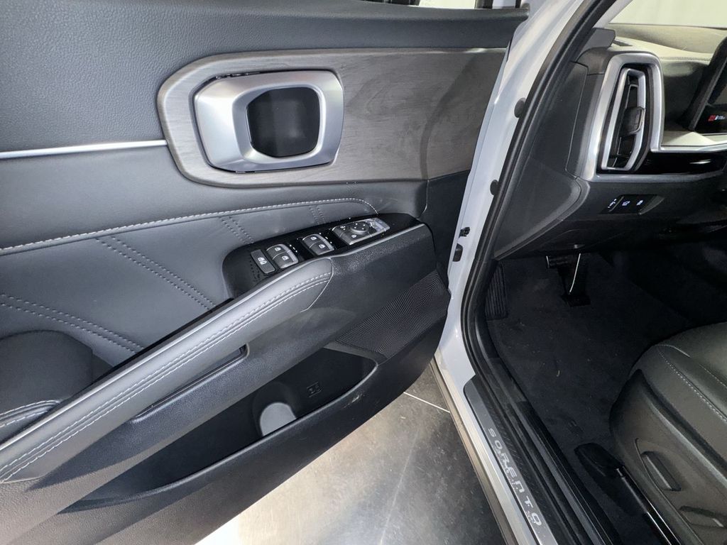 new 2025 Kia Sorento car, priced at $45,775