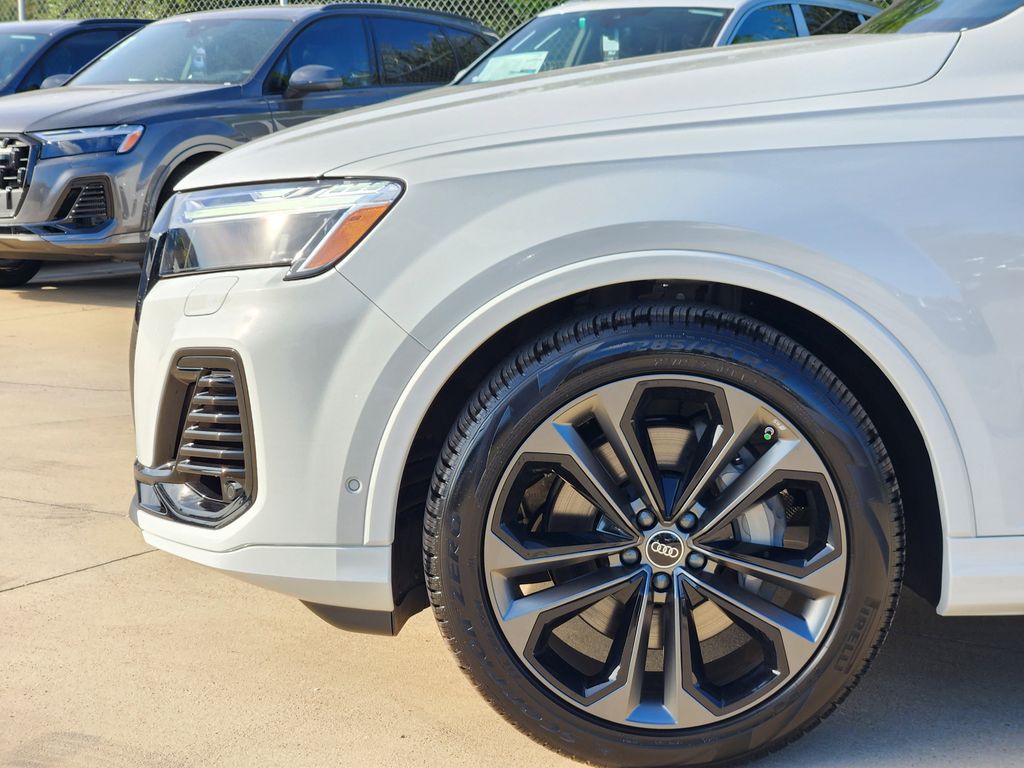 new 2025 Audi Q7 car, priced at $77,450