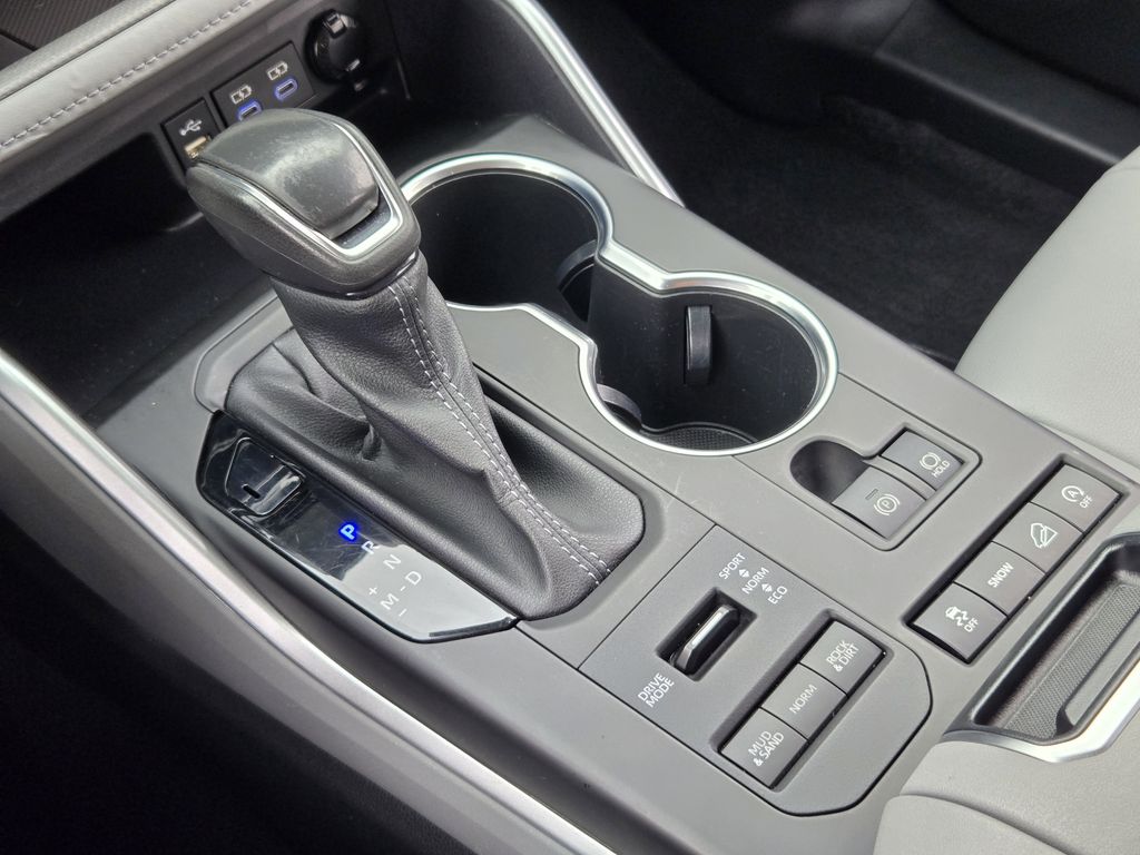 used 2022 Toyota Highlander car, priced at $35,572