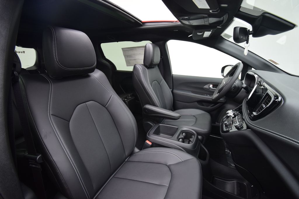 new 2026 Chrysler Pacifica car, priced at $39,642