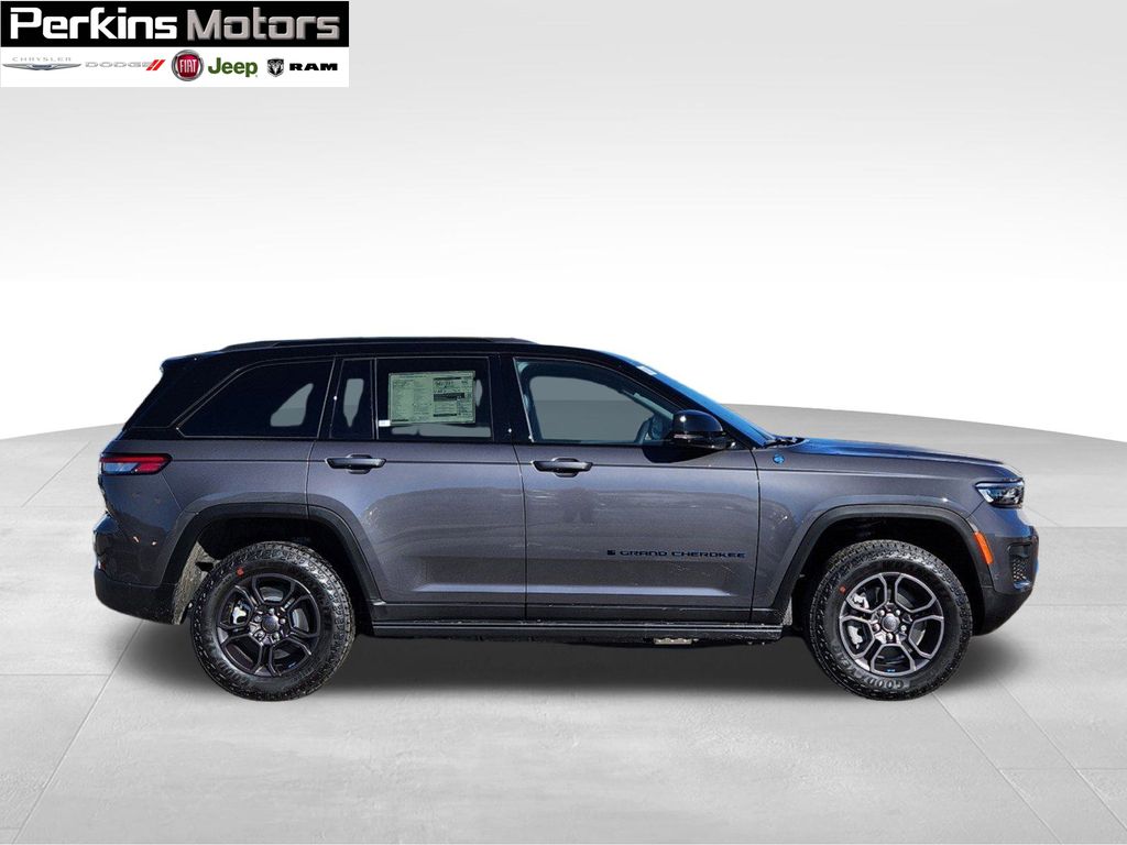 new 2025 Jeep Grand Cherokee car, priced at $65,004