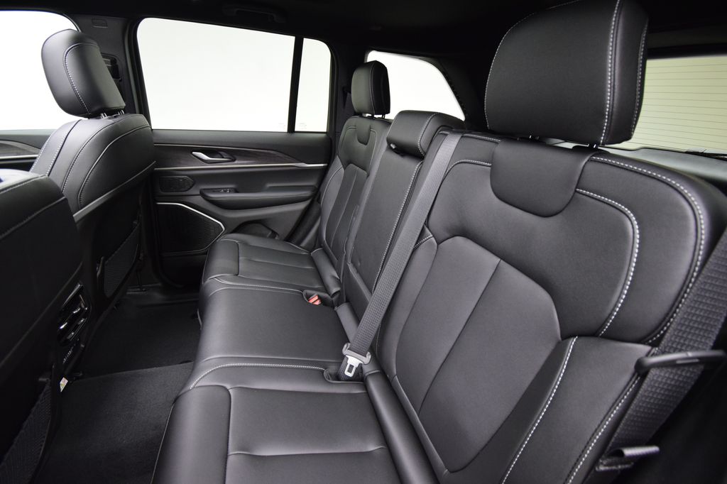 new 2025 Jeep Grand Cherokee car, priced at $52,550