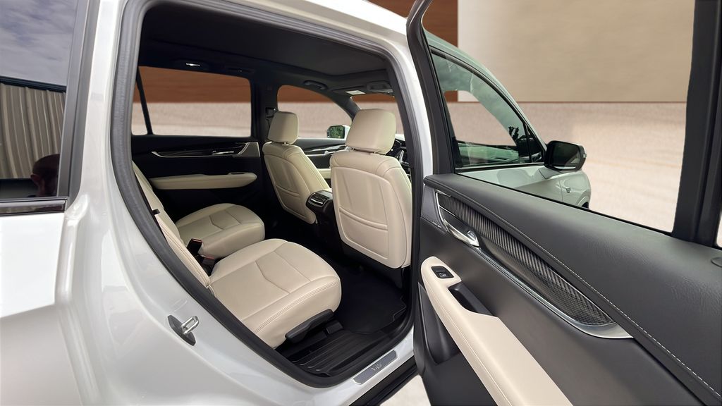 used 2023 Cadillac XT6 car, priced at $39,300