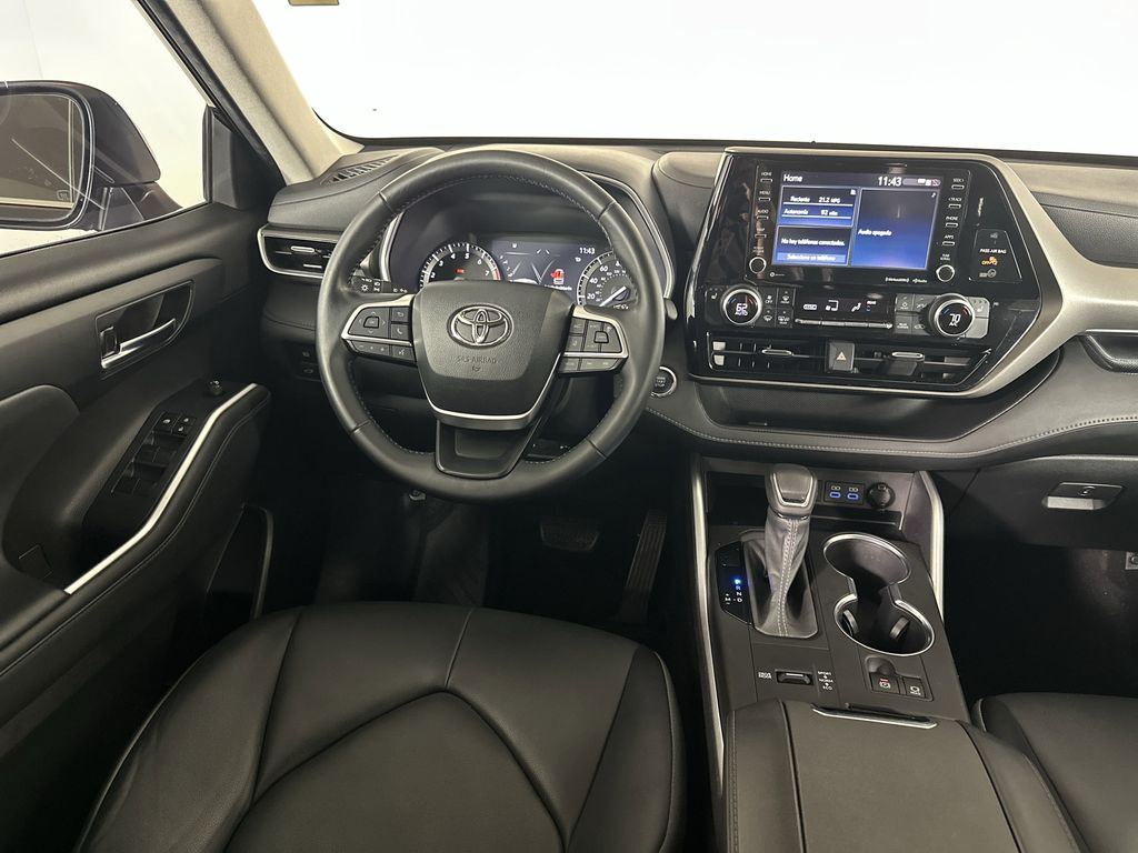 used 2022 Toyota Highlander car, priced at $34,711