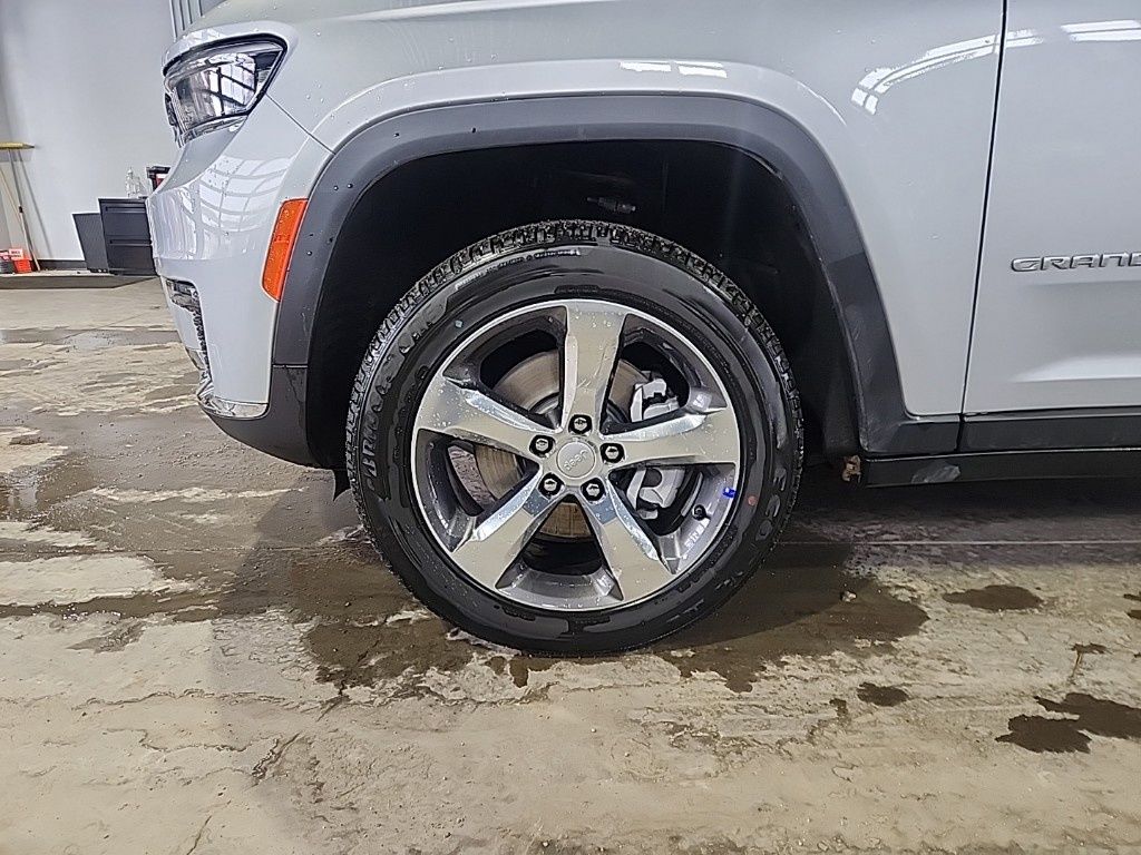 new 2024 Jeep Grand Cherokee L car, priced at $53,805
