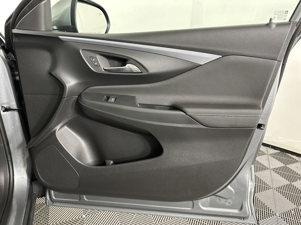 new 2025 Buick Envista car, priced at $27,375