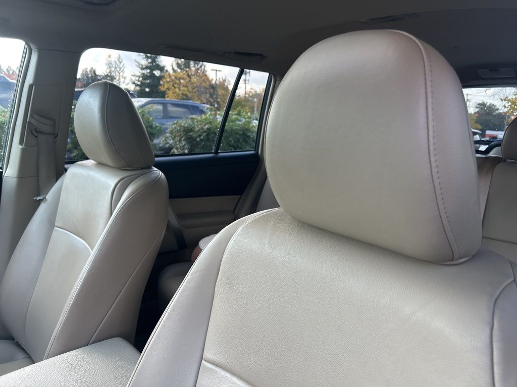 used 2013 Toyota Highlander car, priced at $14,992