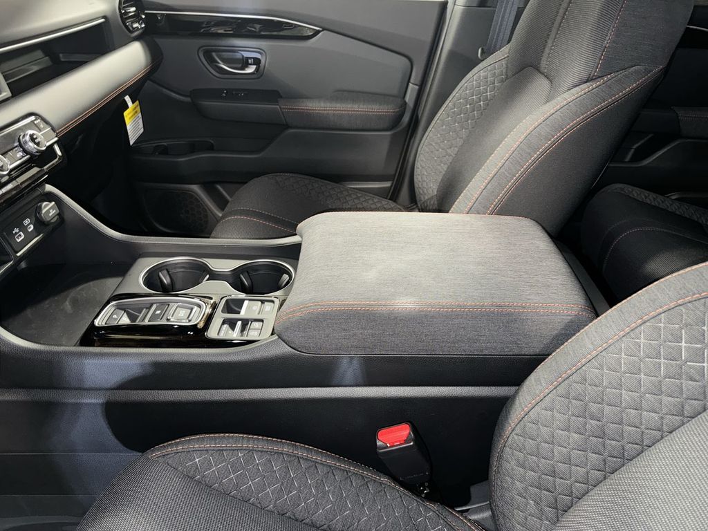 new 2025 Honda Pilot car, priced at $44,205