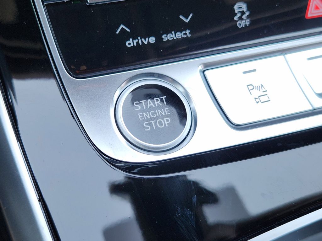 new 2025 Audi Q7 car, priced at $92,350