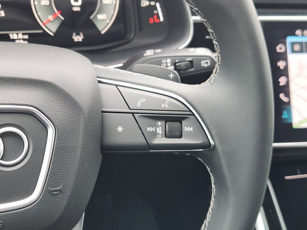 new 2025 Audi Q7 car, priced at $75,890