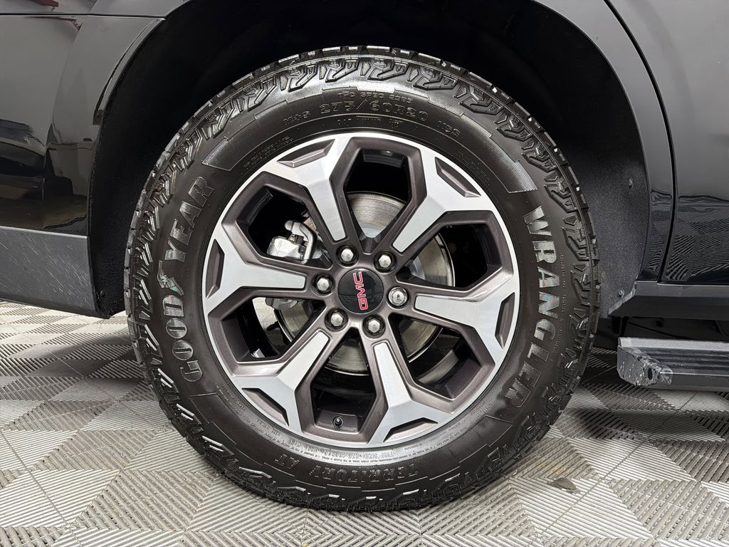 used 2025 GMC Yukon car, priced at $89,995