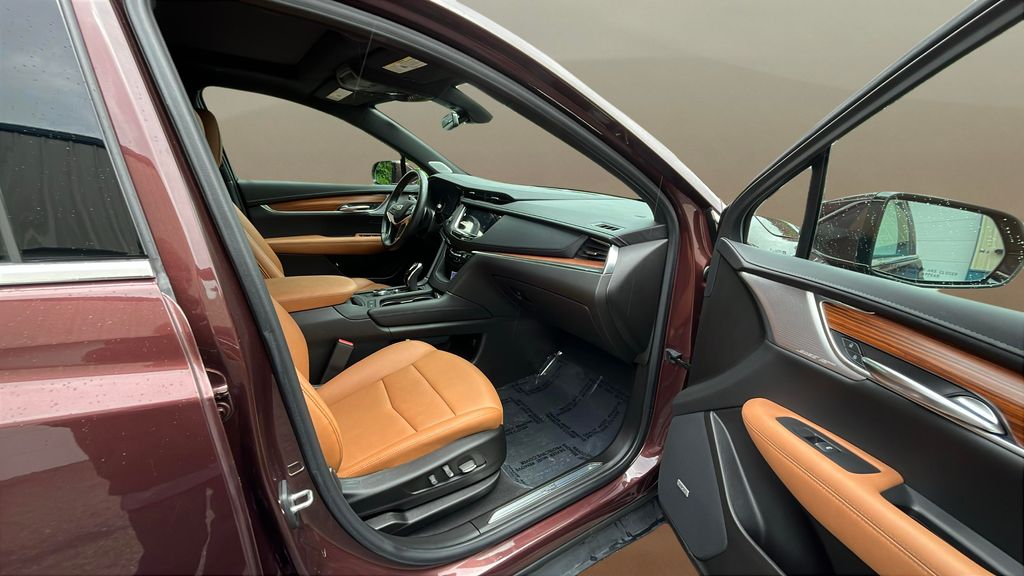 used 2022 Cadillac XT5 car, priced at $34,800