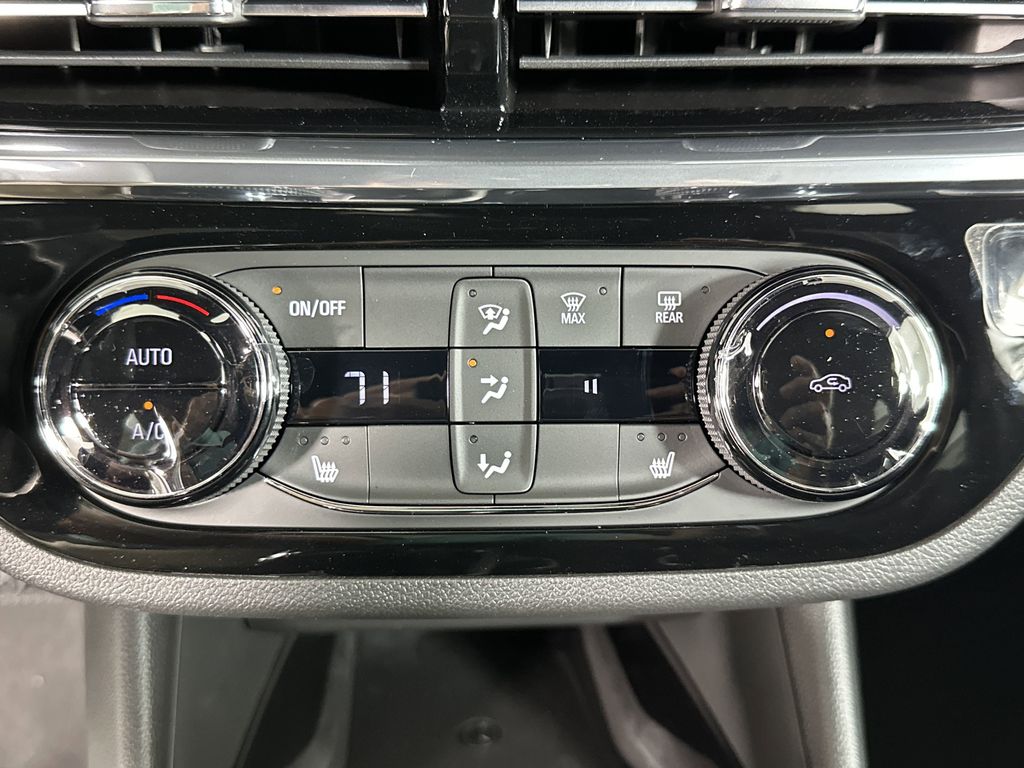 new 2025 Buick Envista car, priced at $29,075