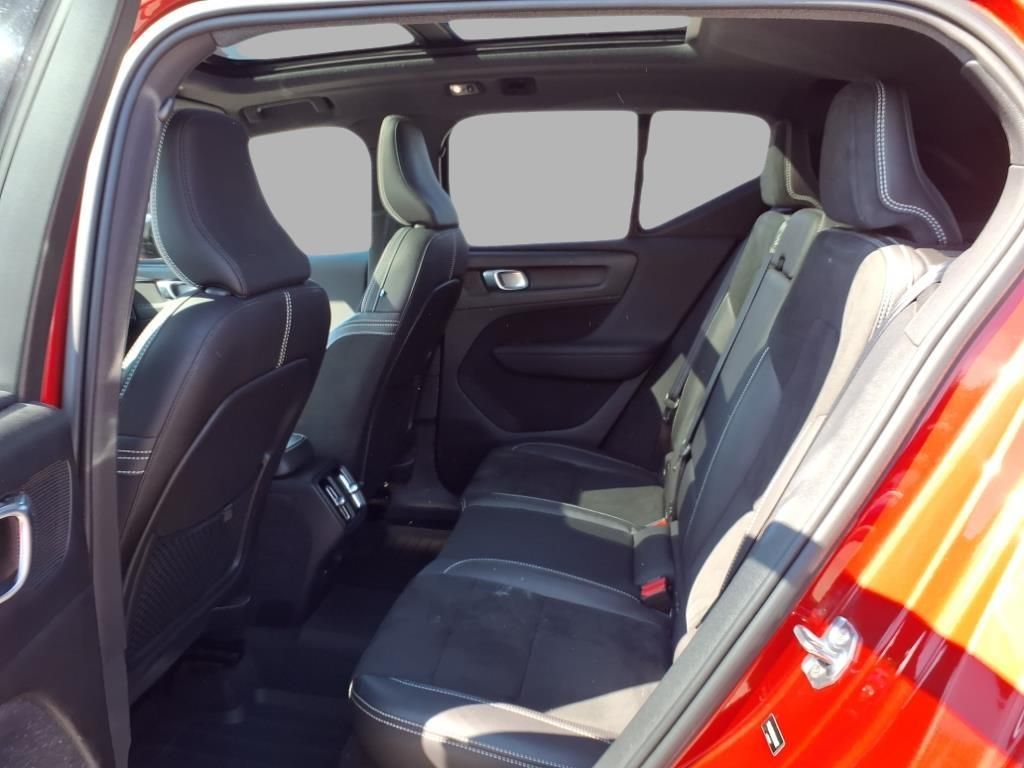 used 2019 Volvo XC40 car, priced at $18,111