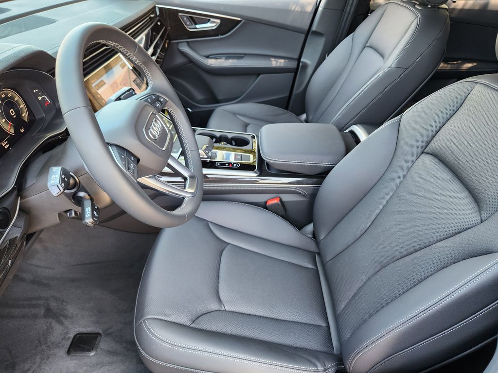 new 2025 Audi Q7 car, priced at $77,750