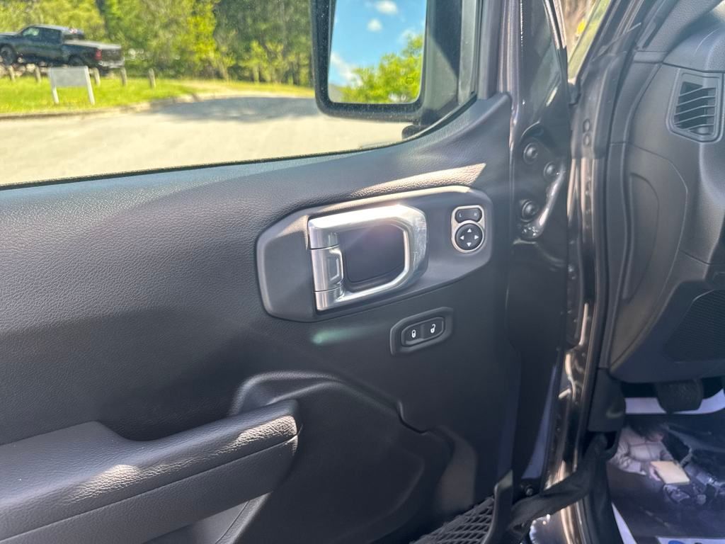 new 2025 Jeep Wrangler car, priced at $49,327