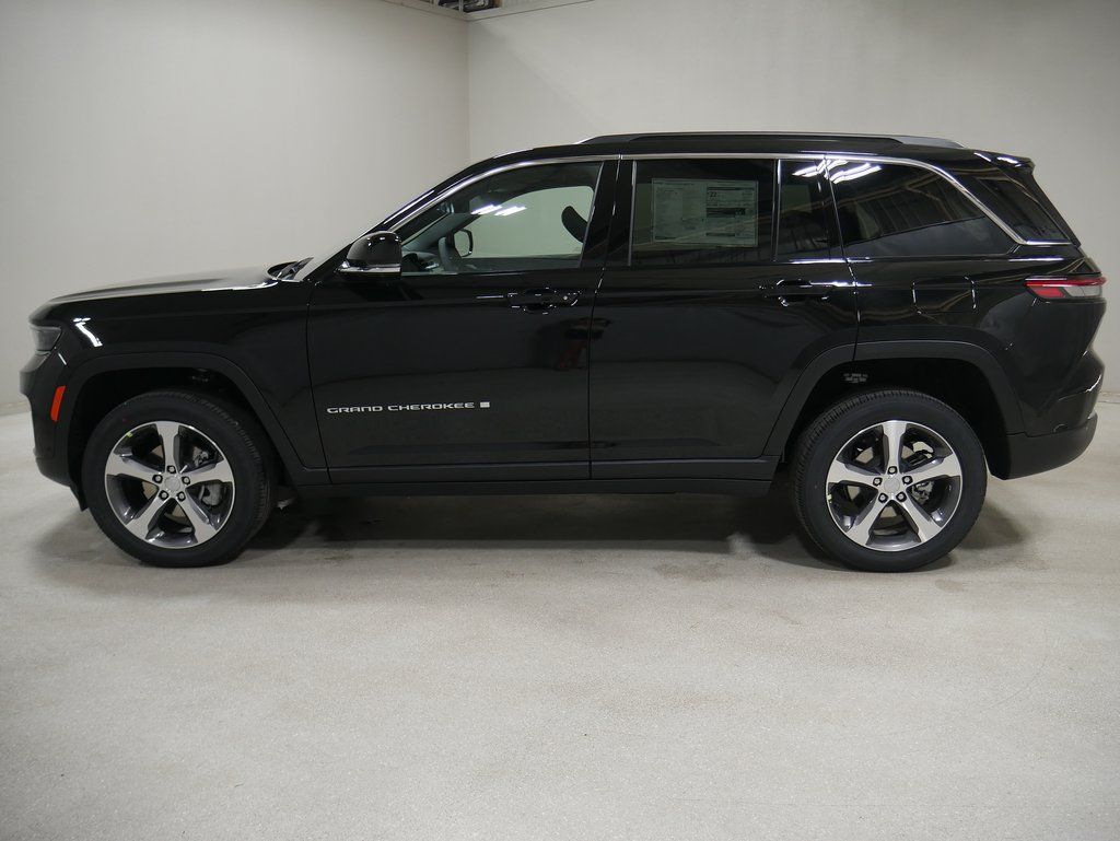 new 2024 Jeep Grand Cherokee car, priced at $48,994