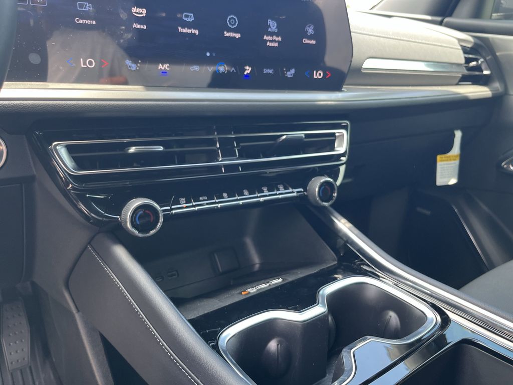new 2025 Chevrolet Traverse car, priced at $45,859