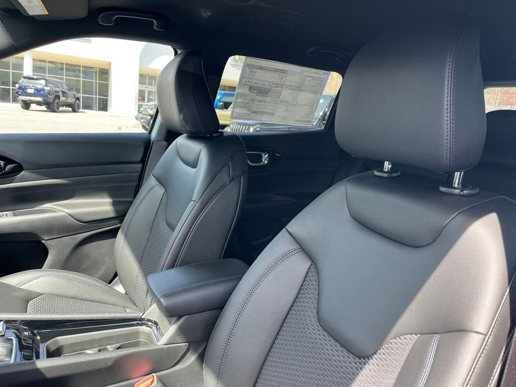 new 2025 Jeep Compass car, priced at $28,990