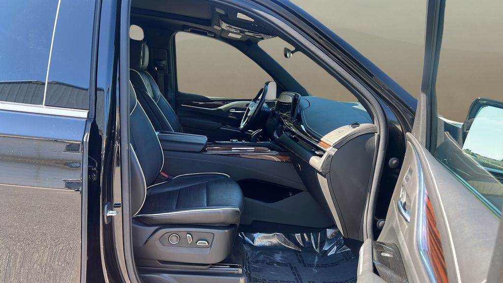 used 2021 Cadillac Escalade ESV car, priced at $61,300