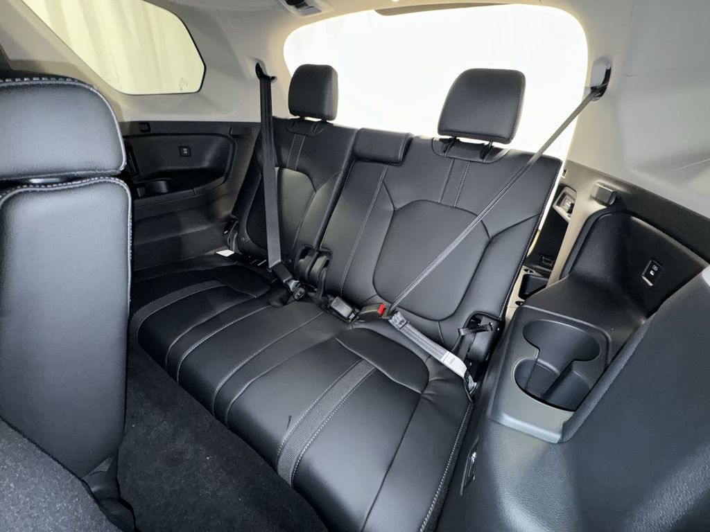 new 2025 Honda Pilot car, priced at $47,550