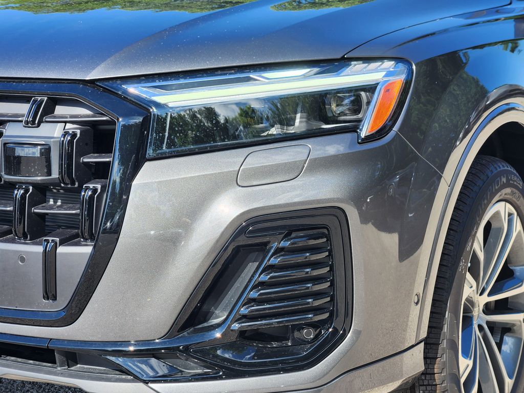 new 2025 Audi Q7 car, priced at $70,700
