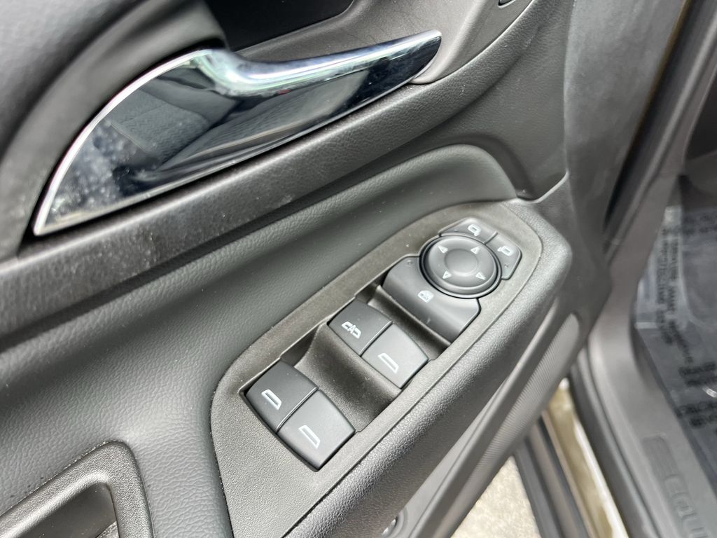 used 2024 Chevrolet Equinox car, priced at $25,991