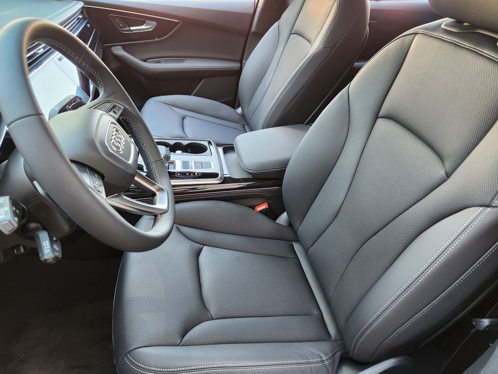 new 2025 Audi Q7 car, priced at $70,700