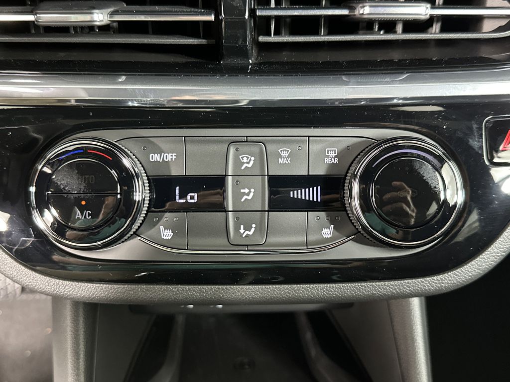 new 2025 Buick Envista car, priced at $29,570