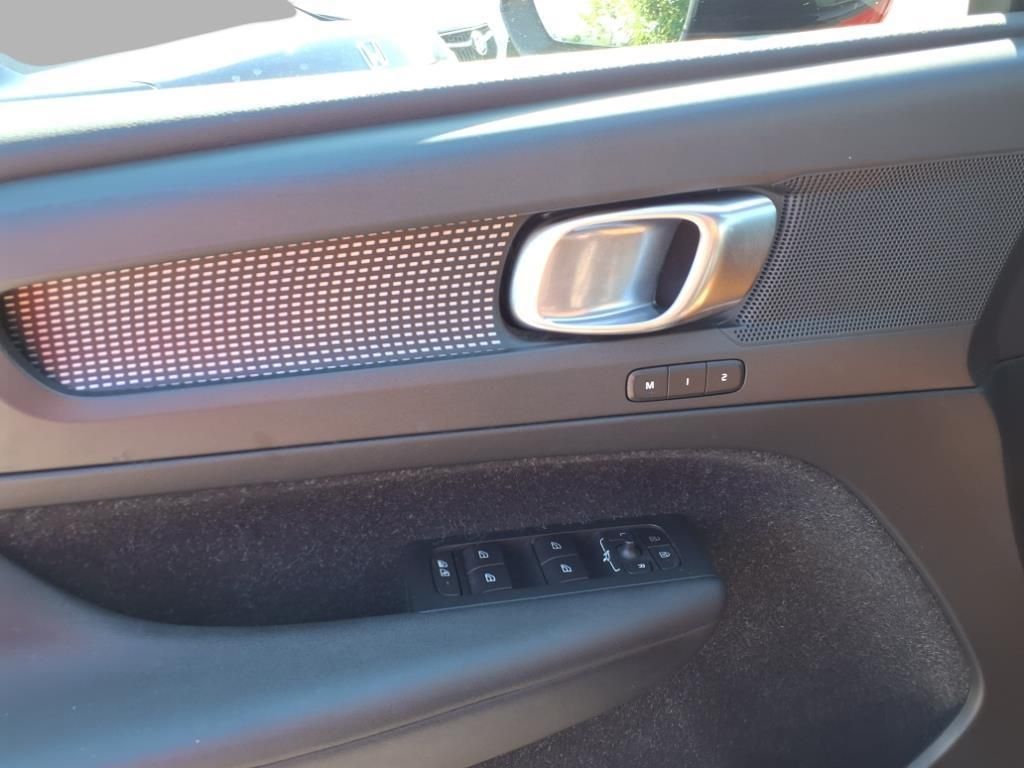 used 2019 Volvo XC40 car, priced at $18,111