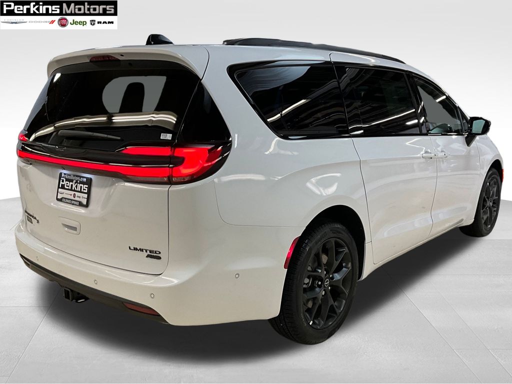 new 2025 Chrysler Pacifica car, priced at $47,352