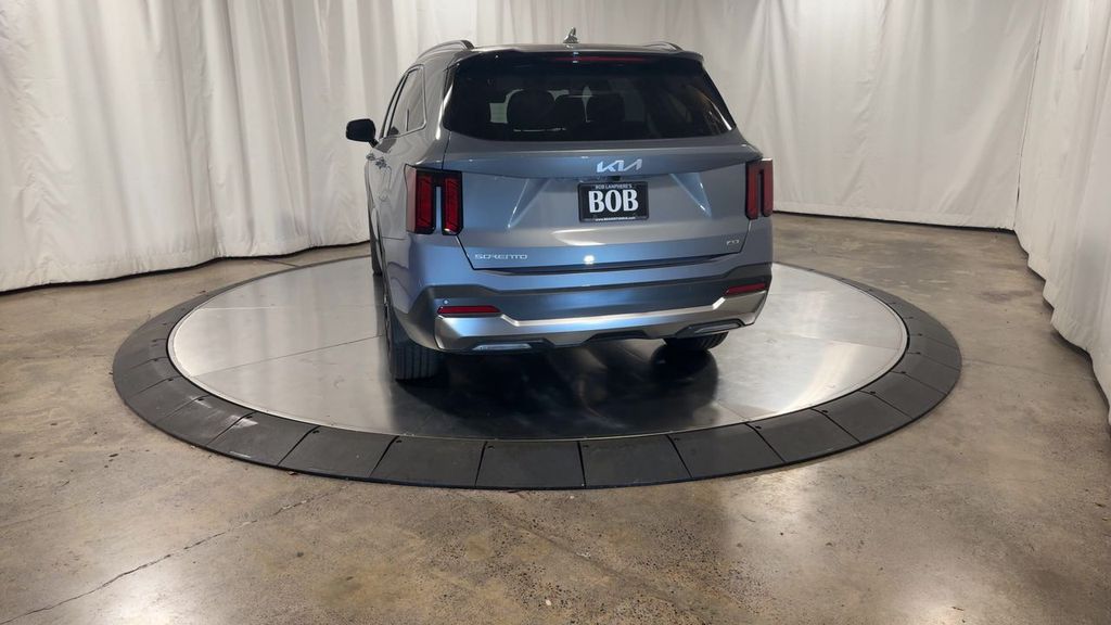 new 2025 Kia Sorento car, priced at $39,911