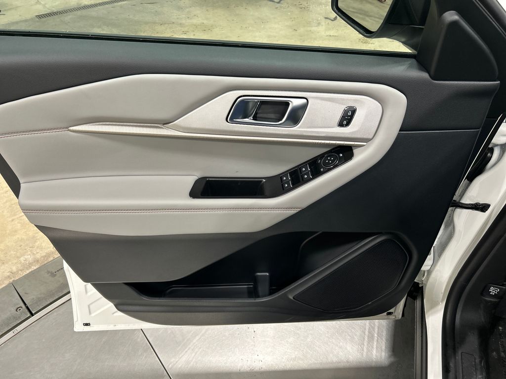 new 2025 Ford Explorer car, priced at $48,084