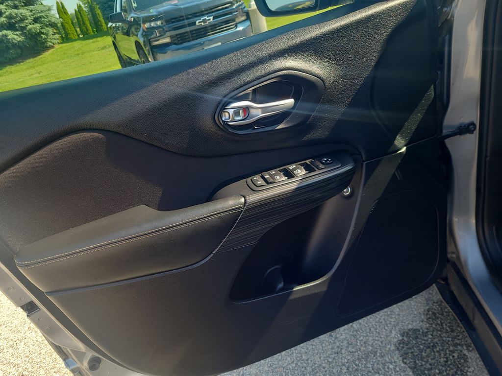 used 2016 Jeep Cherokee car, priced at $12,502