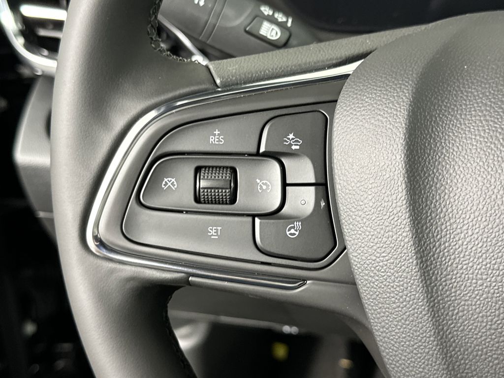 new 2025 Buick Envista car, priced at $29,570